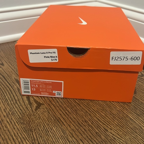 Nike Phantom Luna Soccer Cleats - Picture 6 of 6